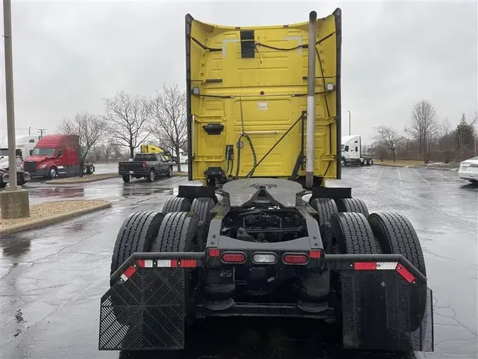 2021 VOLVO VNL64T760