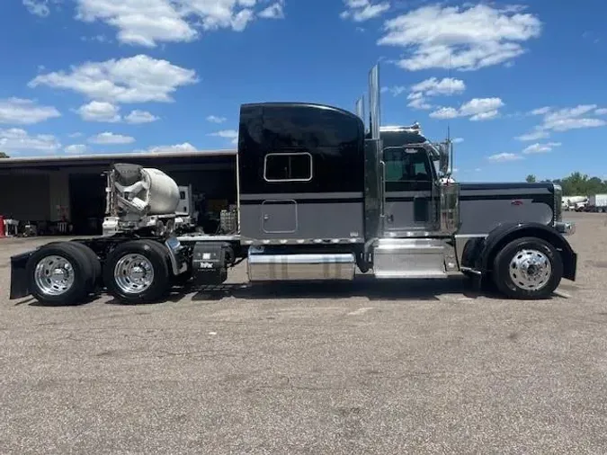 2022 Peterbilt 389