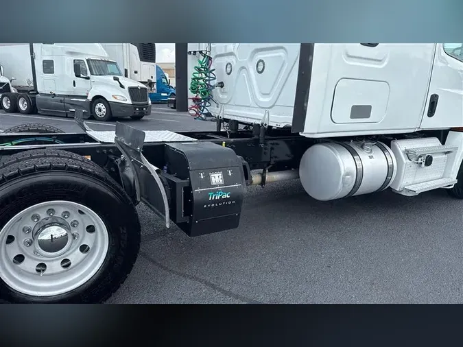2019 FREIGHTLINER CA126