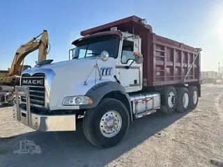 2015 MACK GRANITE GU813