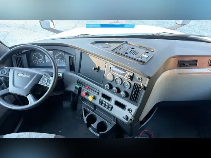 2021 Freightliner Cascadia 126