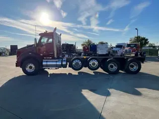2024 Kenworth T880