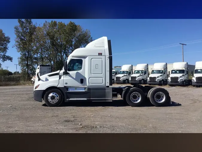 2022 Freightliner Cascadia 126af9099e4d55808c94f932338cda23b50