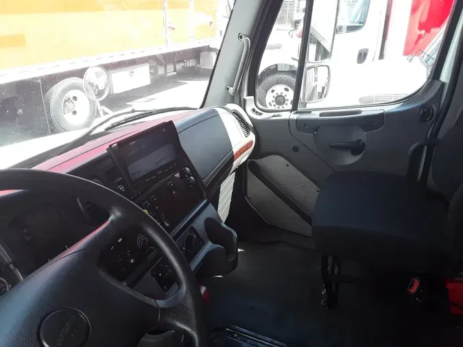 2021 FREIGHTLINER/MERCEDES M2 106