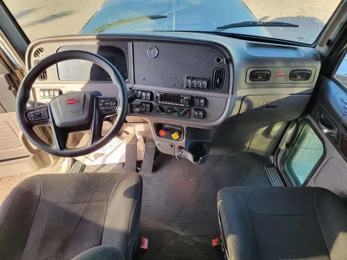 2022 Peterbilt 389