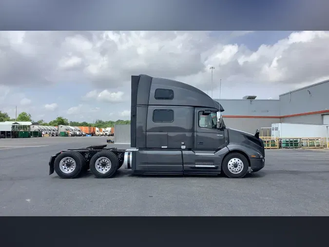 2022 Volvo VNL860