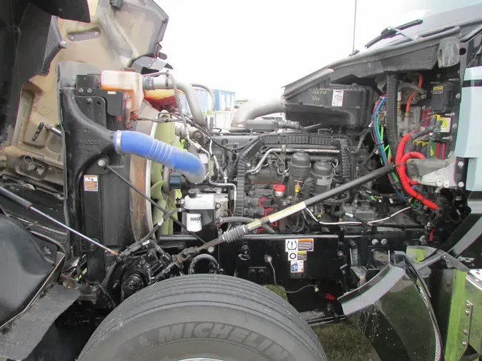 2023 Kenworth W990