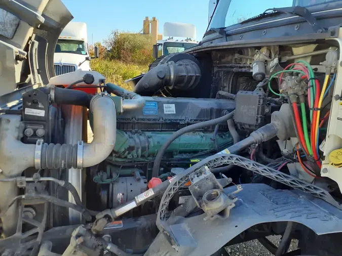 2017 VOLVO VNL64TRACTOR