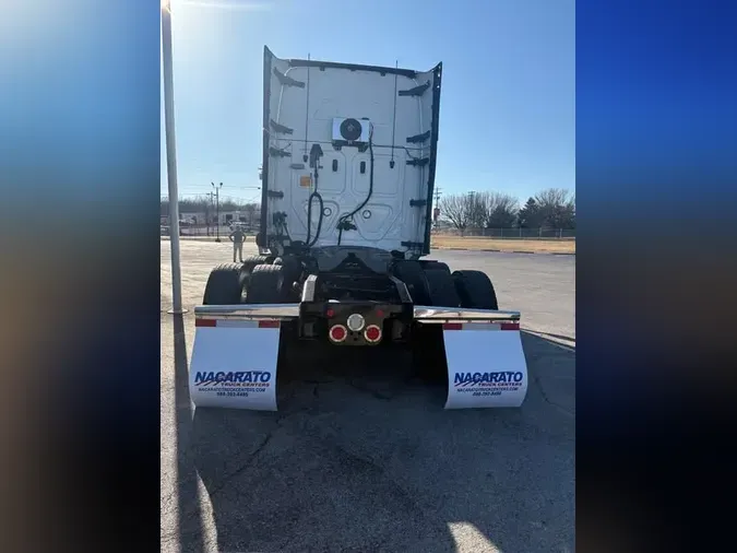 2020 FREIGHTLINER CASCADIA 126