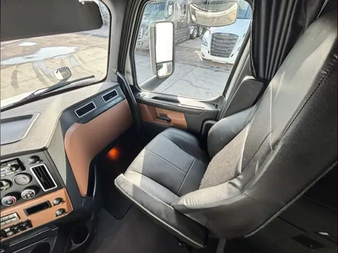 2023 Freightliner Cascadia 126
