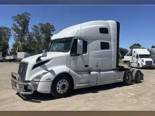 2023 VOLVO VNL64T760