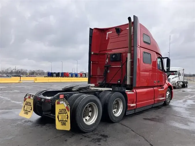 2020 VOLVO VNL860
