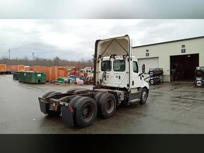 2020 Freightliner Cascadia 126