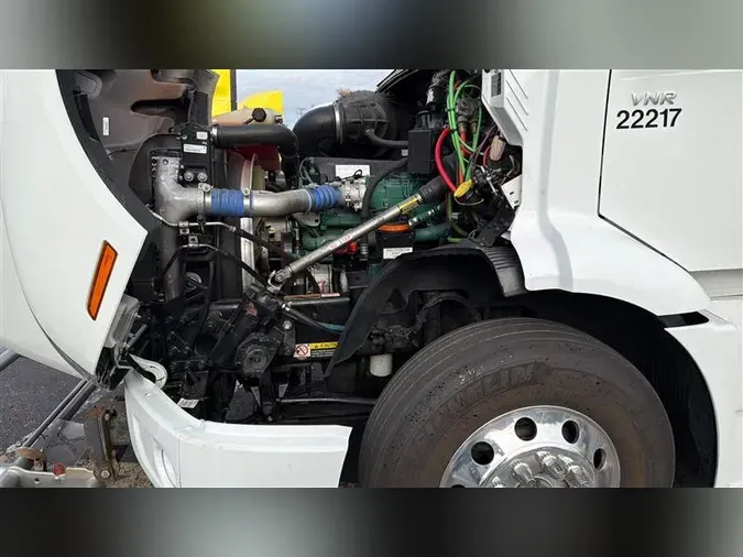 2023 VOLVO VNR300afb4cab4b02384bb1ea2860d6e4388d1