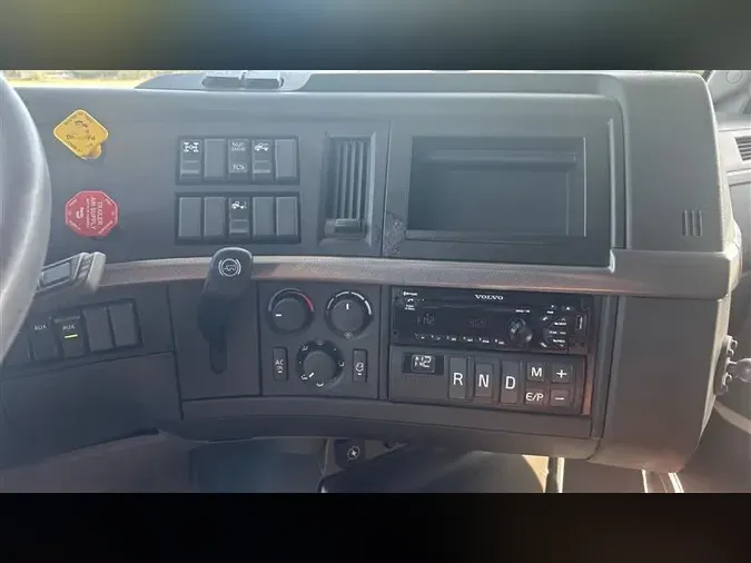 2021 VOLVO VNL860