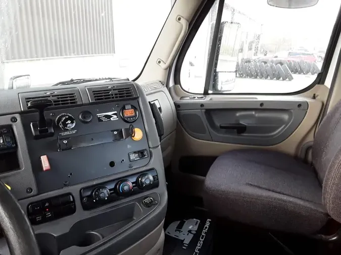 2017 FREIGHTLINER/MERCEDES CASCADIA 113
