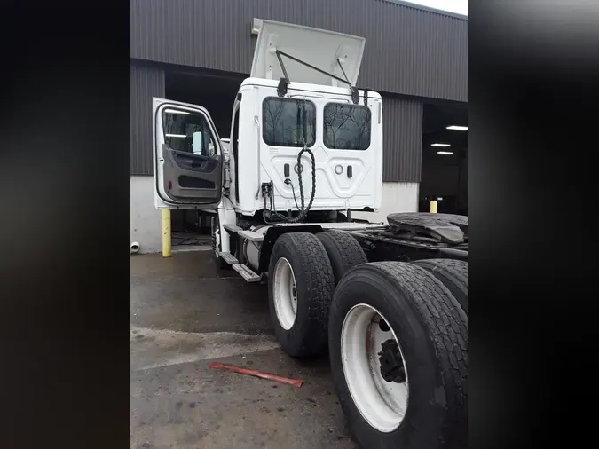 2018 FREIGHTLINER/MERCEDES CASCADIA 125