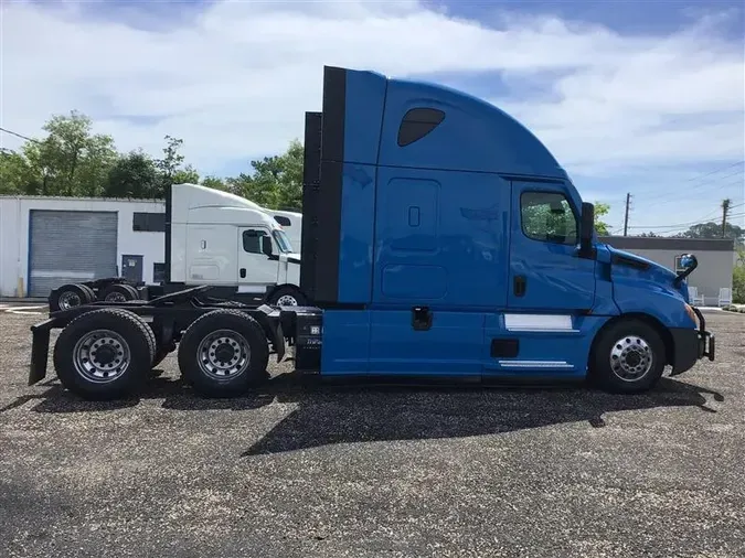 2021 FREIGHTLINER CA126