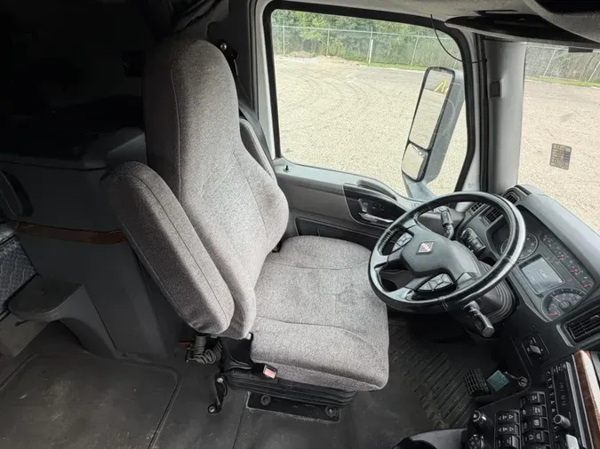 2022 International LT625