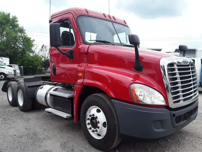 2015 FREIGHTLINER/MERCEDES CASCADIA 125