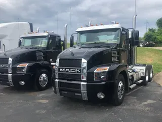 2022 Mack AN64T M742