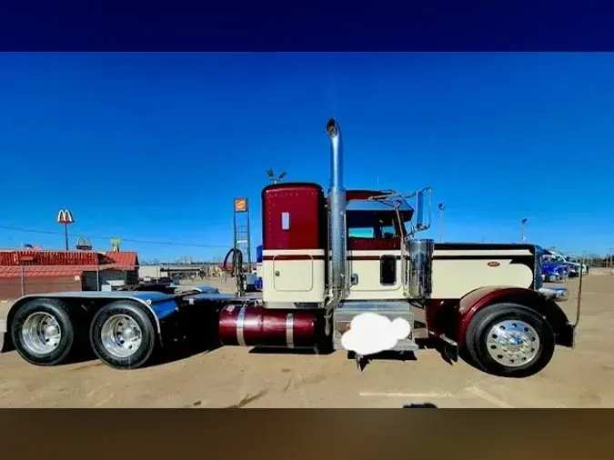 2023 Peterbilt 389