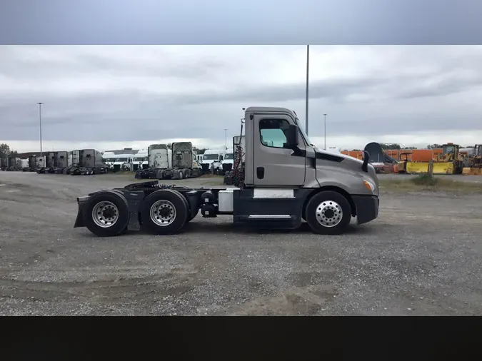 2020 Freightliner Cascadia 126