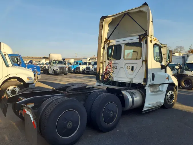 2019 FREIGHTLINER/MERCEDES CASCADIA 125