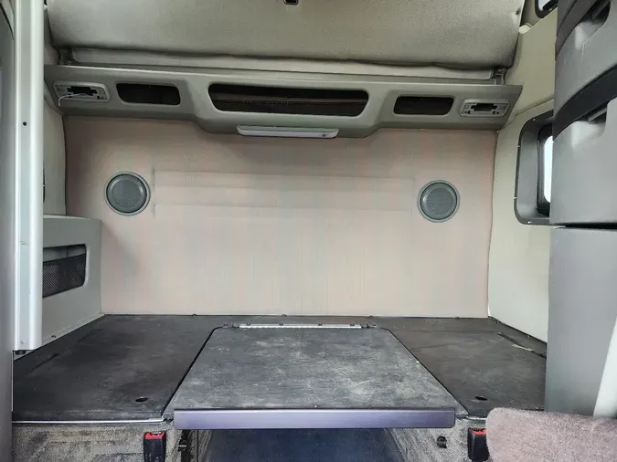 2023 VOLVO VNL64T860