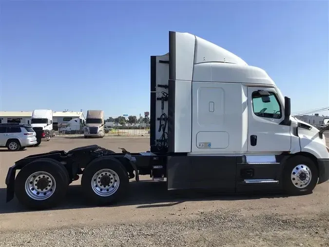 2022 FREIGHTLINER CA116