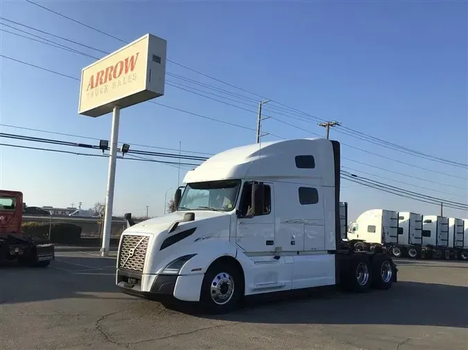 2021 VOLVO VNL760