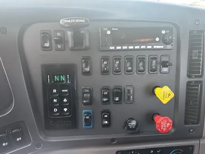 2023 Freightliner Business Class M2 112