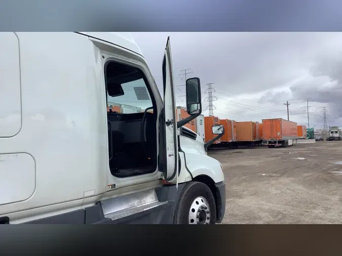 2022 Freightliner Cascadia 126