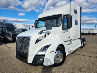 2022 VOLVO VNL64T760