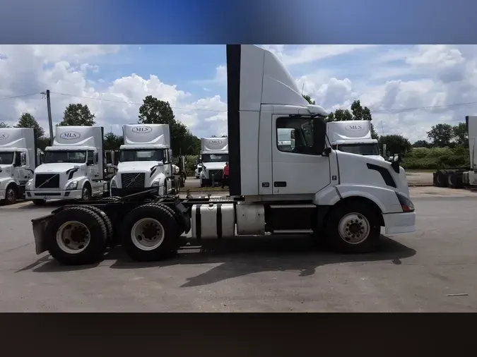 2015 Volvo VNL300