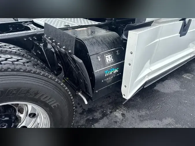 2020 FREIGHTLINER CA126