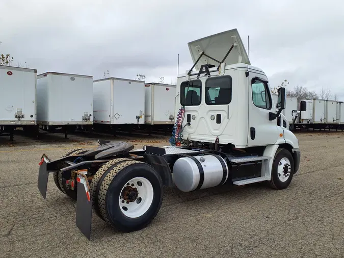 2016 FREIGHTLINER/MERCEDES CASCADIA 113