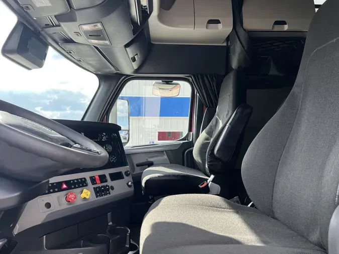 2021 Freightliner Cascadia 126