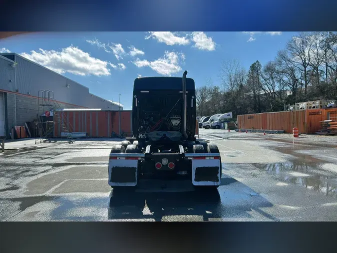 2020 Freightliner Cascadia 126