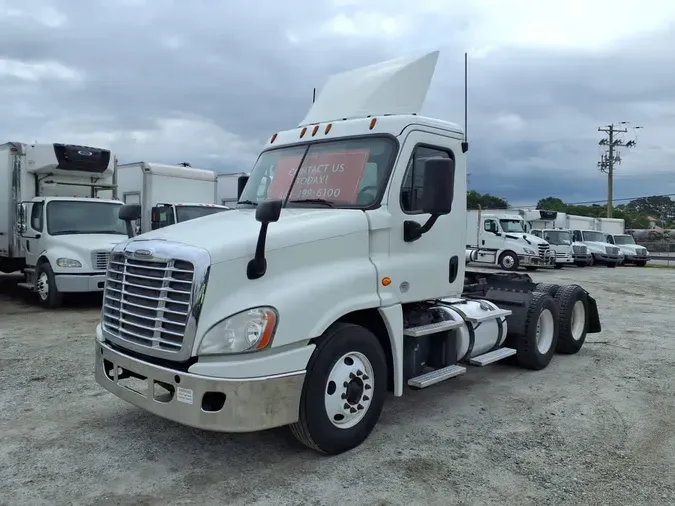 2017 FREIGHTLINER CASCADIA 125affaefb5c152f8d18da5a140cfc919a5