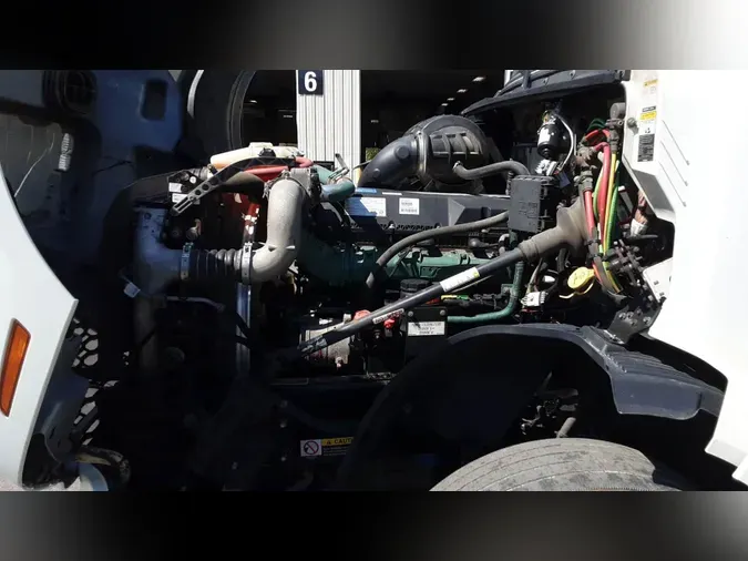 2018 Volvo VNL300