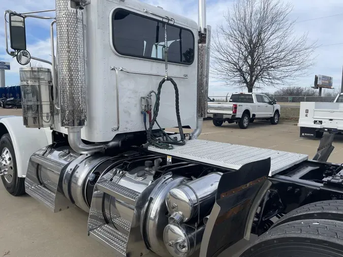 2019 Peterbilt 389