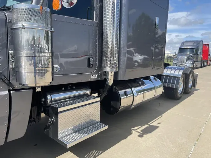 2019 Peterbilt 389
