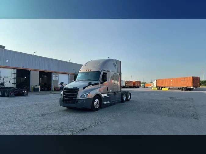 2022 Freightliner Cascadia 126