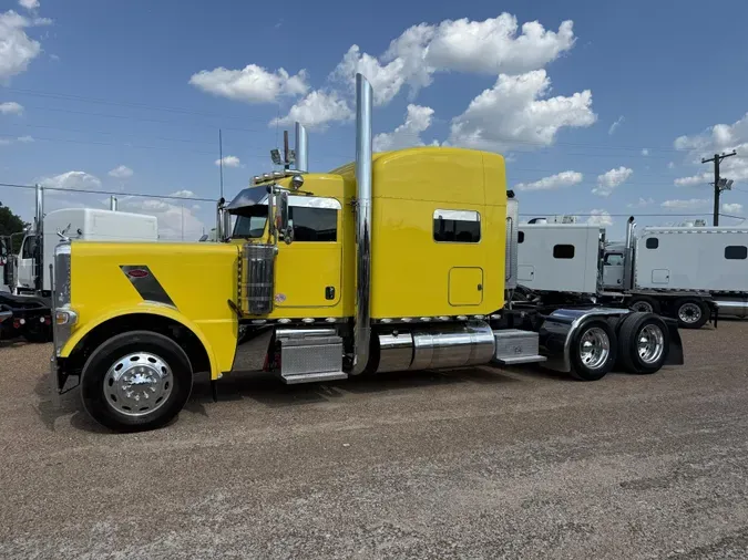 2023 Peterbilt 389