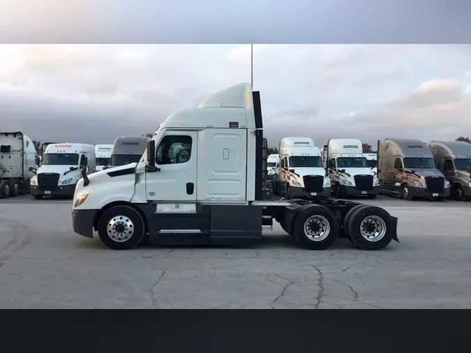 2021 Freightliner Cascadia 126b01a1c9414fa97b3aa1aaec856ab96aa