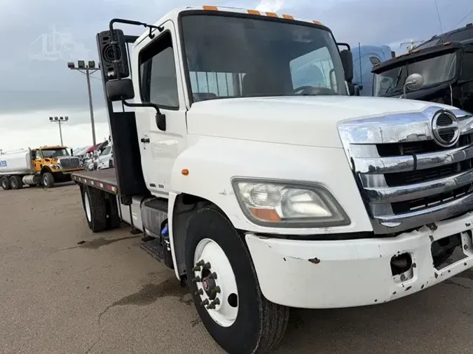 2013 HINO 268