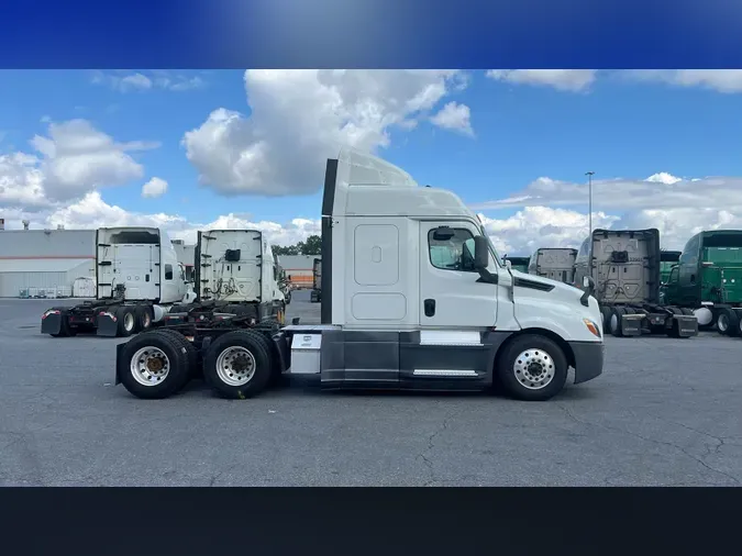 2020 Freightliner Cascadia 126