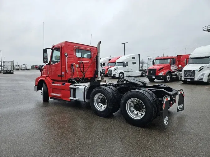 2017 VOLVO VNL64T300