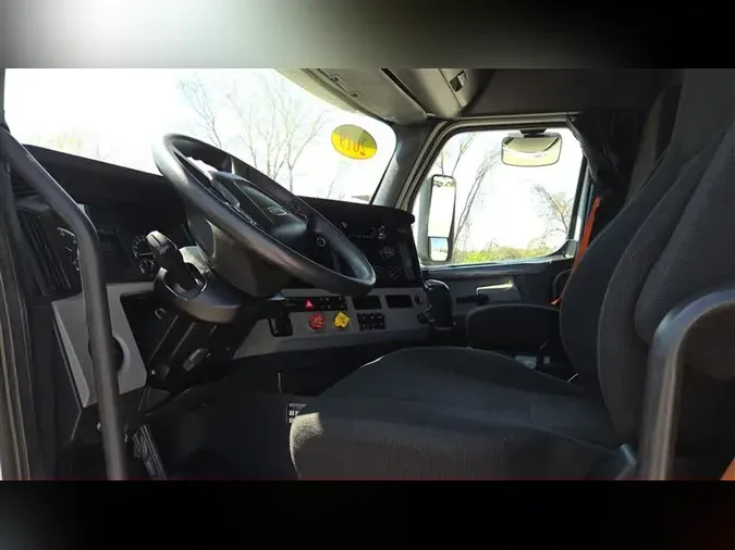 2019 FREIGHTLINER CA126